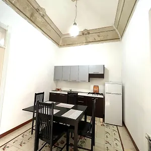Cortile Bassi 185 Trapani